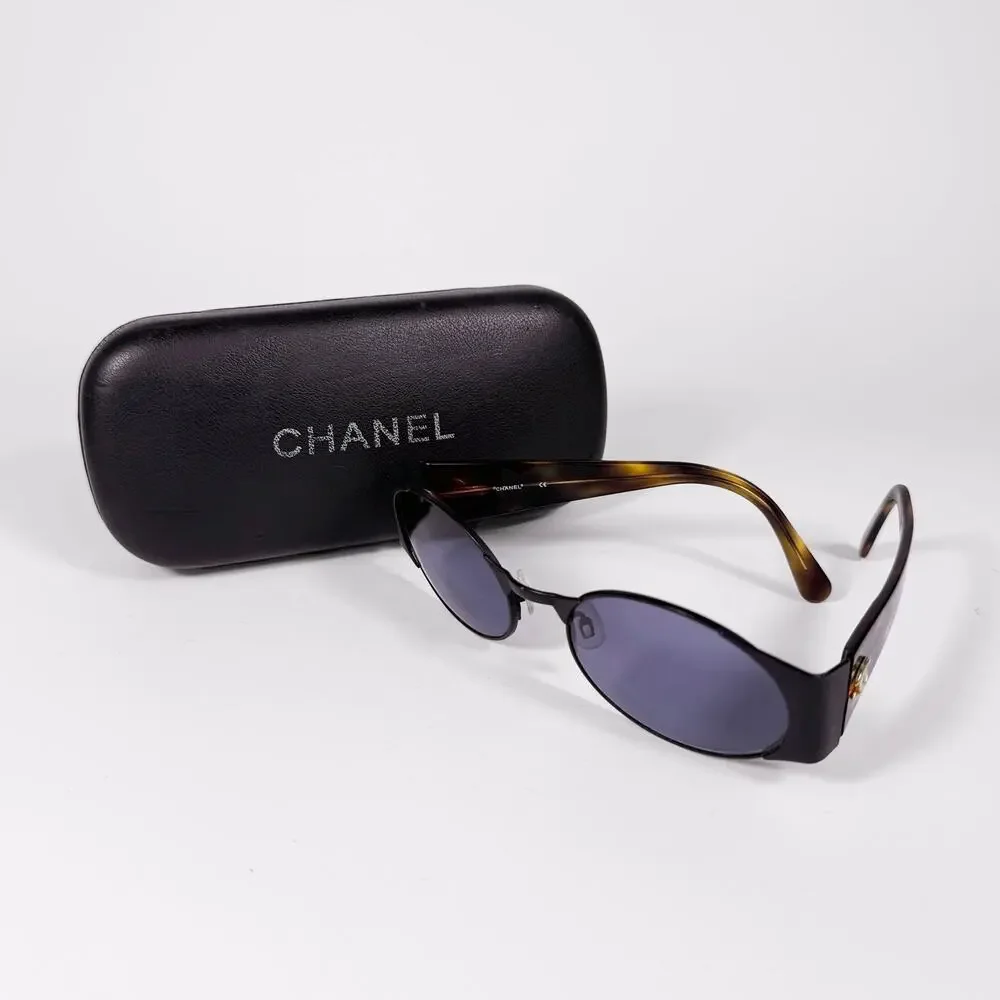 CHANEL model 05972